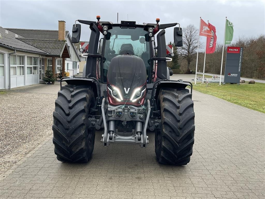 Traktor от тип Valtra Q305, Gebrauchtmaschine в Nimtofte (Снимка 4)