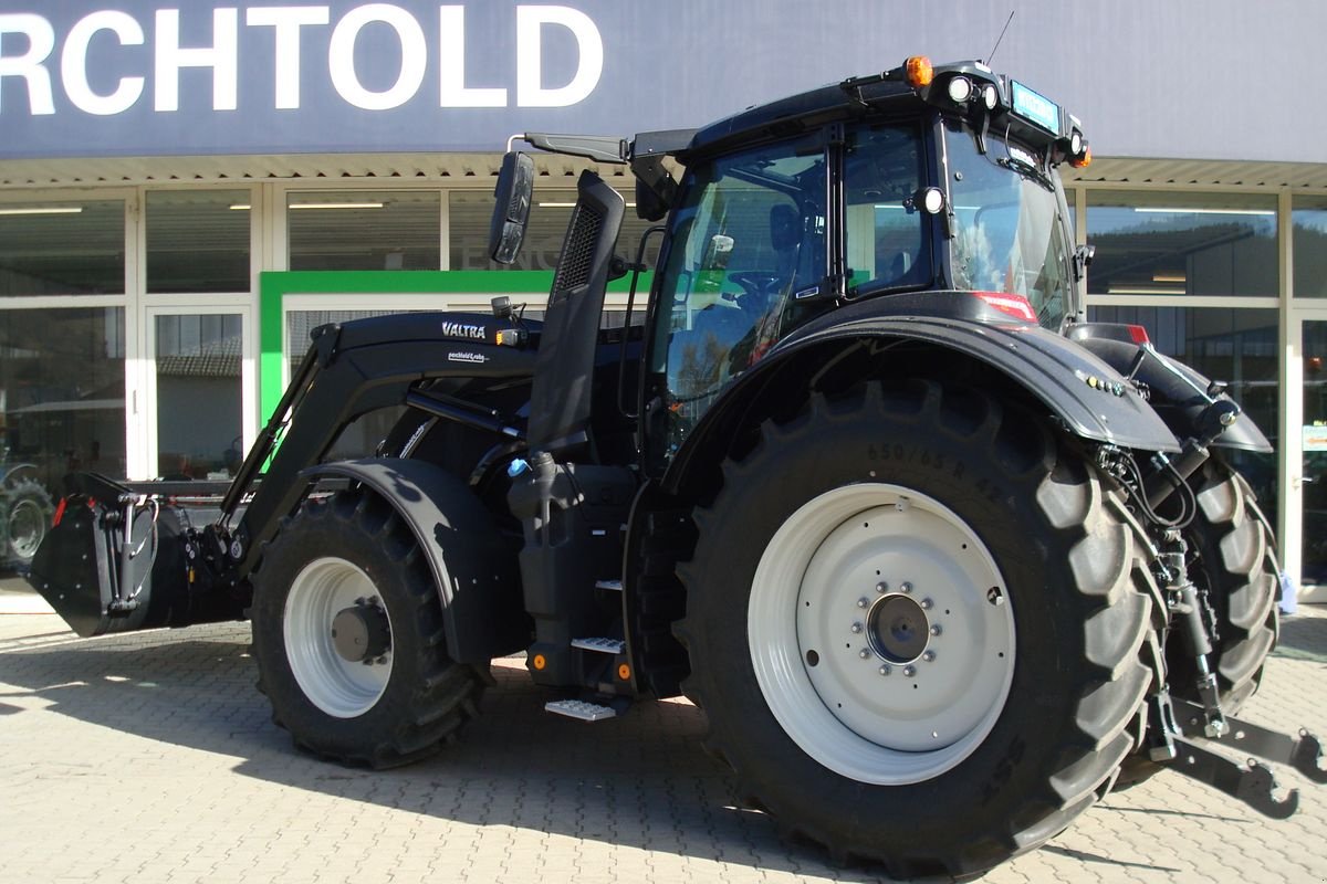 Traktor of the type Valtra Q305, Vorführmaschine in Judenburg (Picture 21)