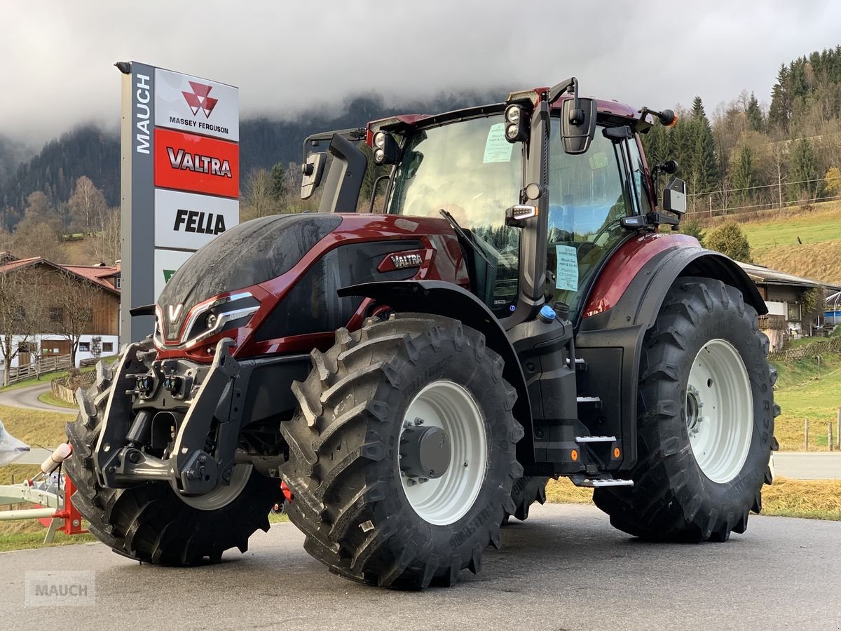 Traktor van het type Valtra Q305, Neumaschine in Eben (Foto 1)