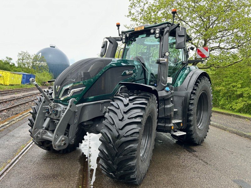 Traktor Türe ait Valtra Q305, Ausstellungsmaschine içinde Schaffhausen (resim 4)