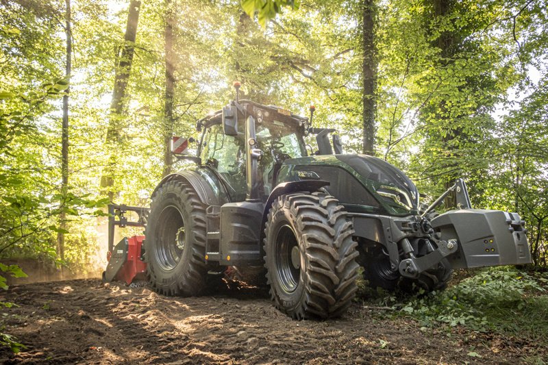 Traktor a típus Valtra Q305, Ausstellungsmaschine ekkor: Schaffhausen (Kép 1)