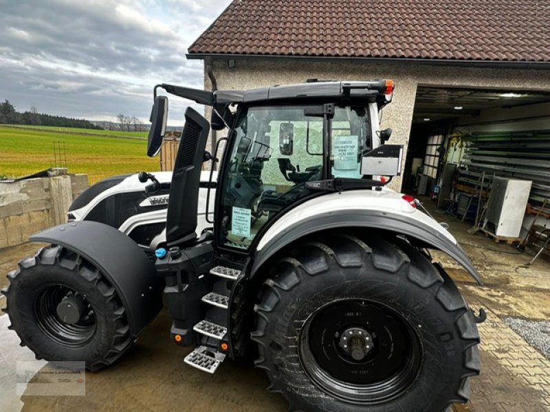 Traktor typu Valtra Q305, Gebrauchtmaschine w Weiden/Theisseil (Zdjęcie 2)