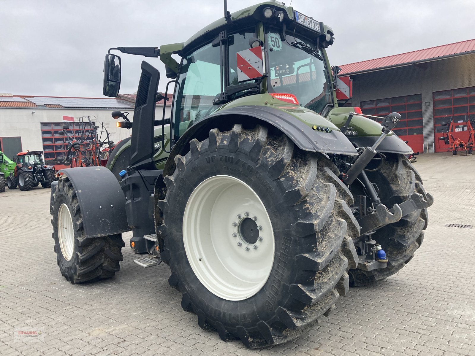 Traktor of the type Valtra Q305, Gebrauchtmaschine in Mainburg/Wambach (Picture 16)