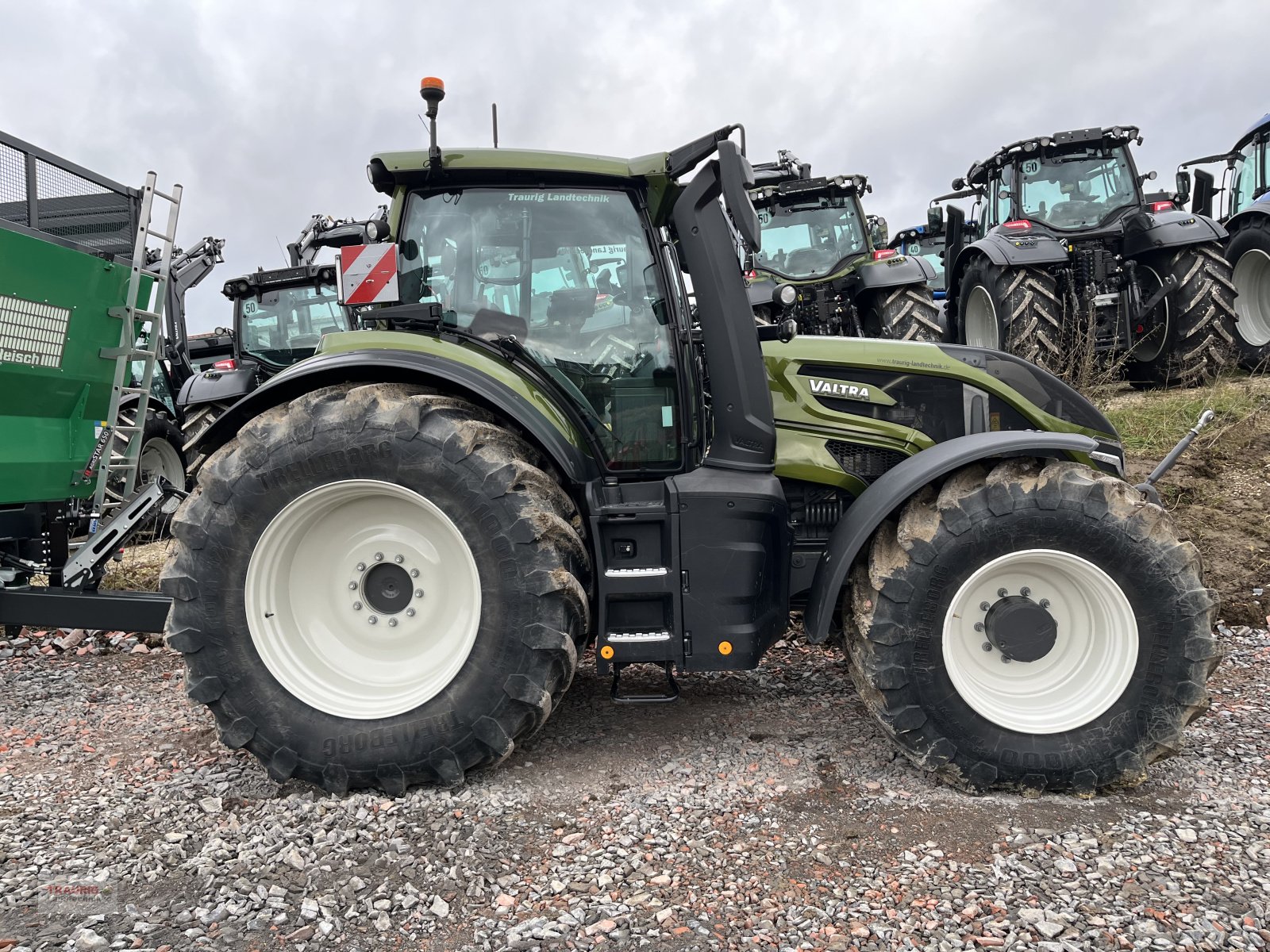 Traktor typu Valtra Q305, Gebrauchtmaschine v Mainburg/Wambach (Obrázok 2)