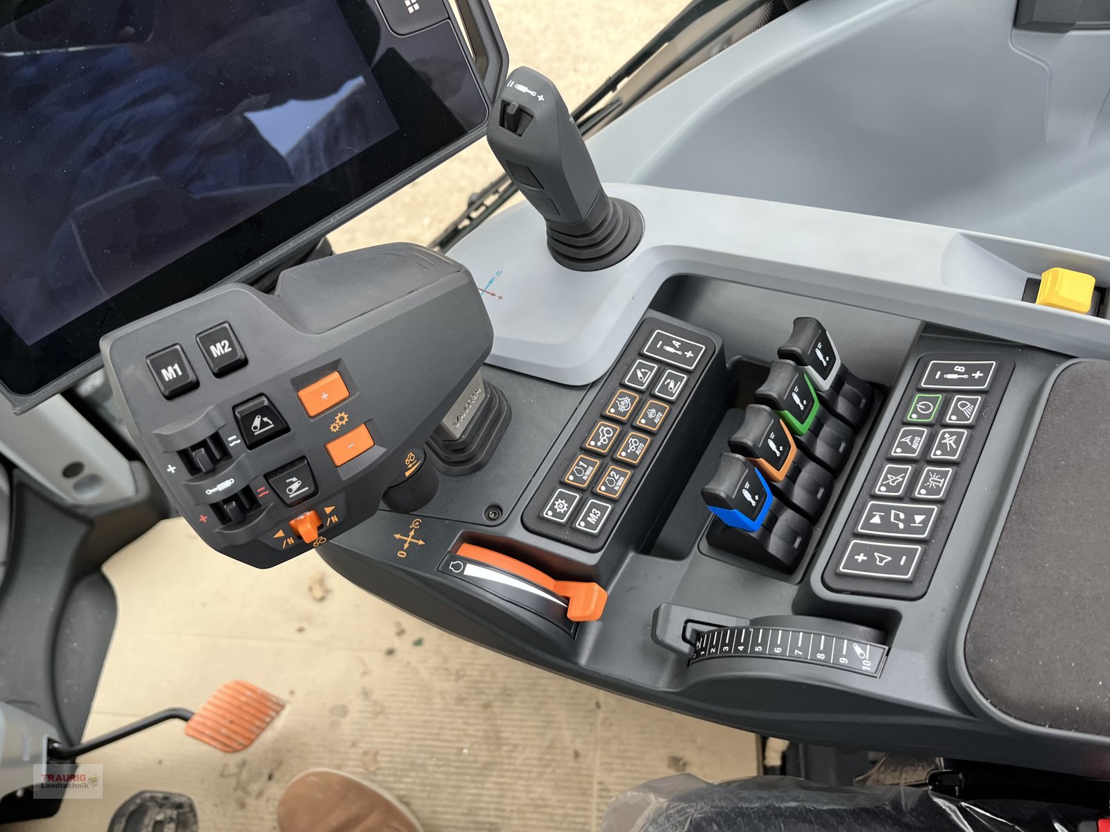 Traktor tip Valtra Q305, Gebrauchtmaschine in Mainburg/Wambach (Poză 4)