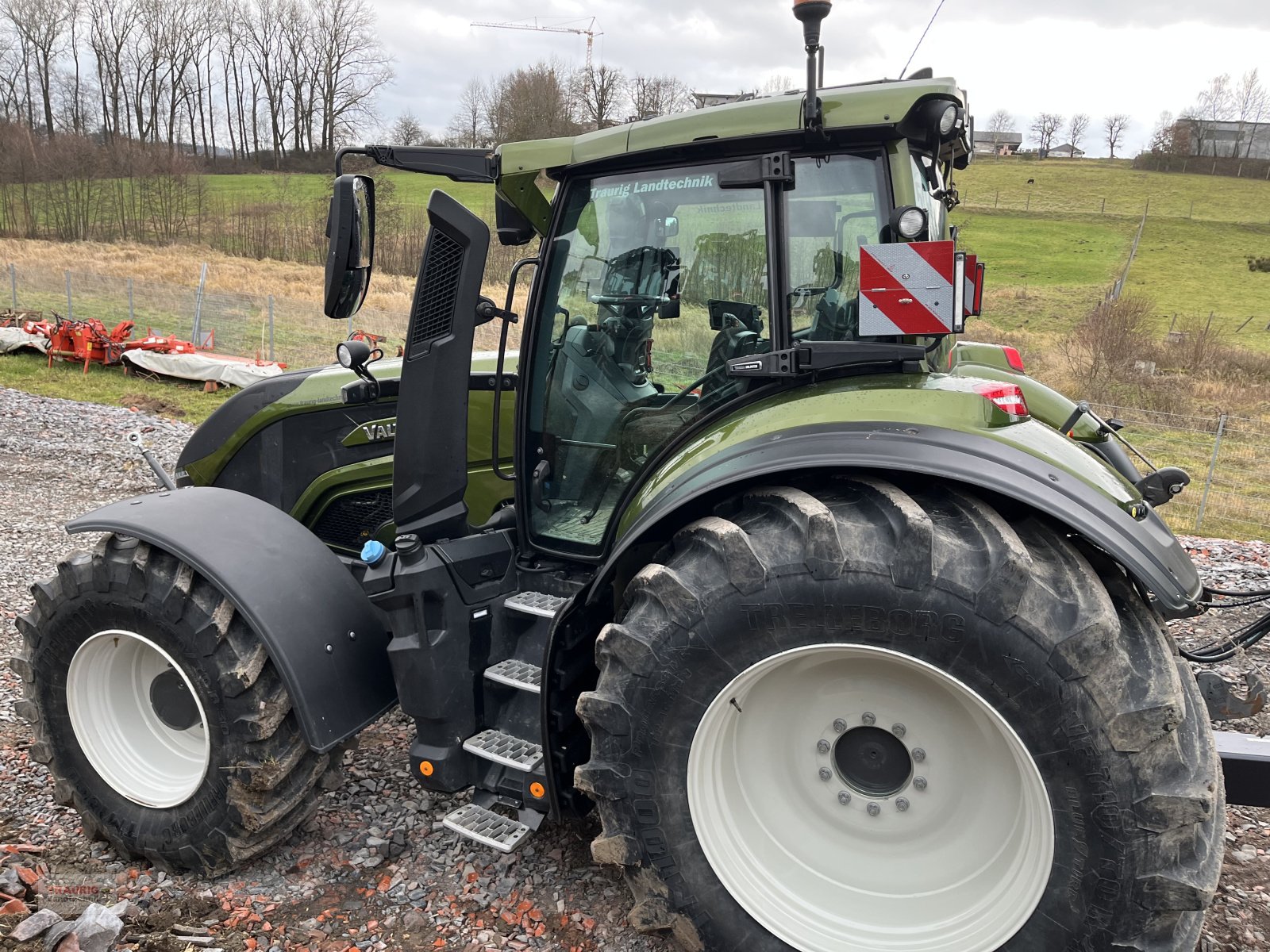 Traktor des Typs Valtra Q305, Gebrauchtmaschine in Mainburg/Wambach (Bild 7)