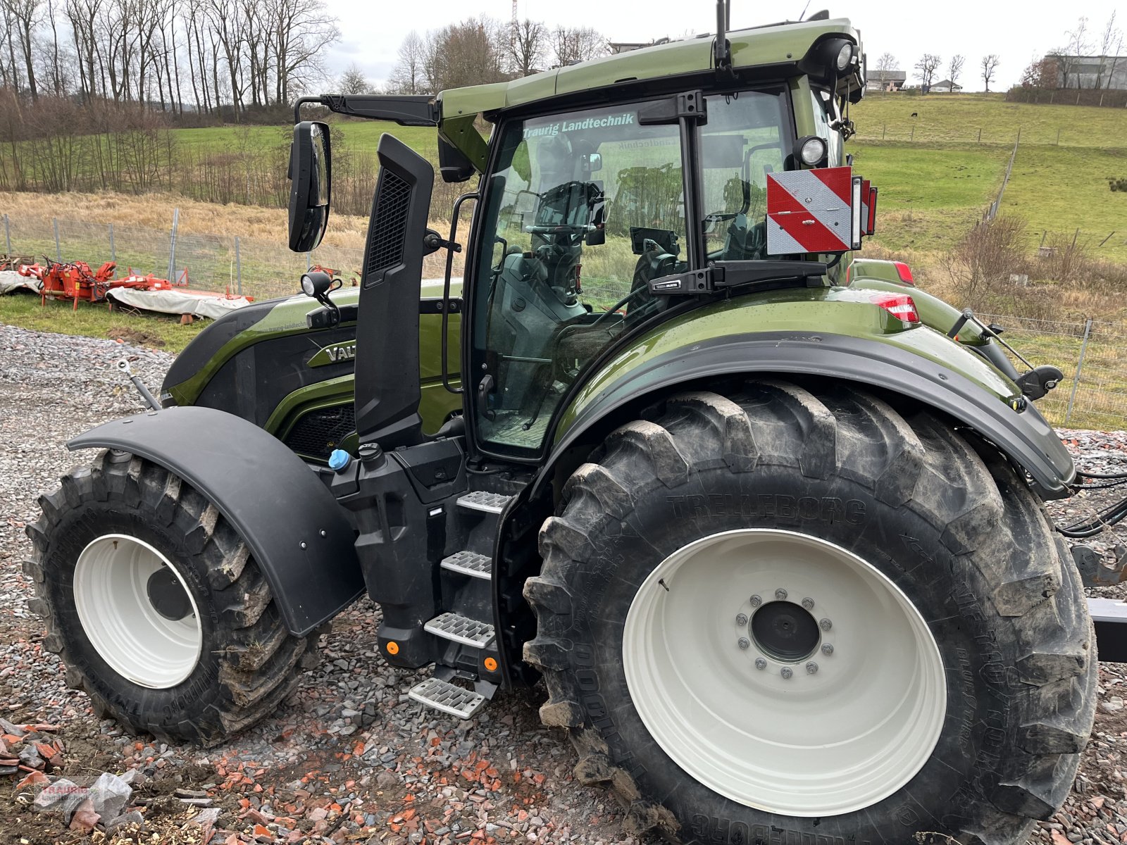 Traktor typu Valtra Q305, Gebrauchtmaschine v Mainburg/Wambach (Obrázok 8)