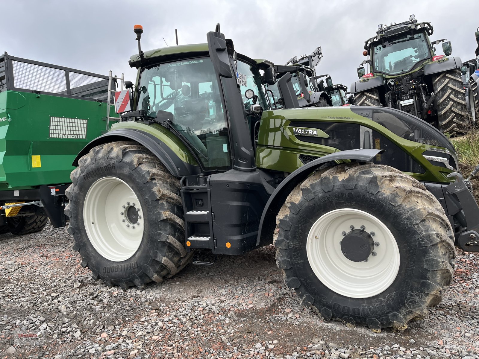 Traktor des Typs Valtra Q305, Gebrauchtmaschine in Mainburg/Wambach (Bild 10)