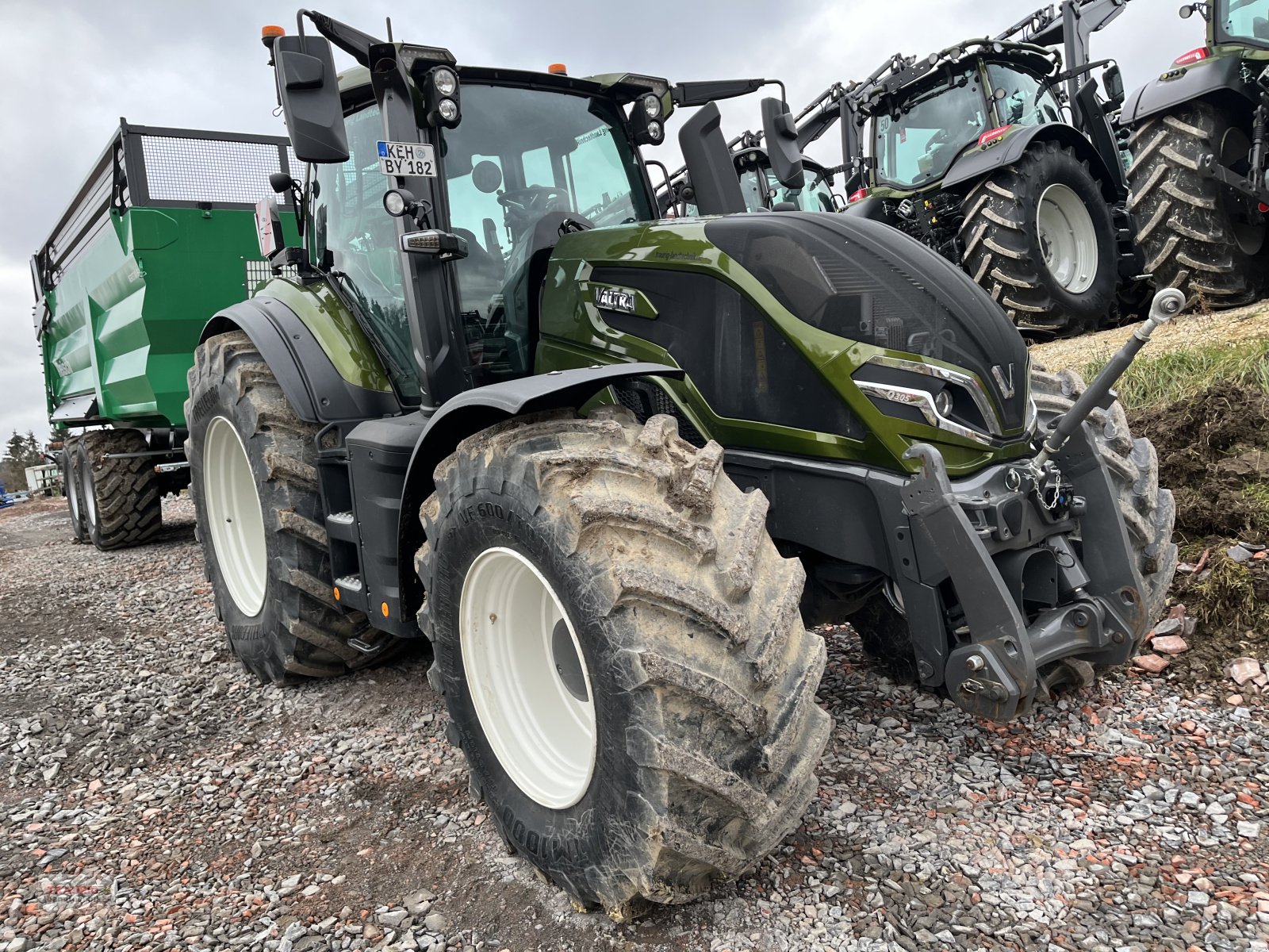 Traktor des Typs Valtra Q305, Gebrauchtmaschine in Mainburg/Wambach (Bild 12)