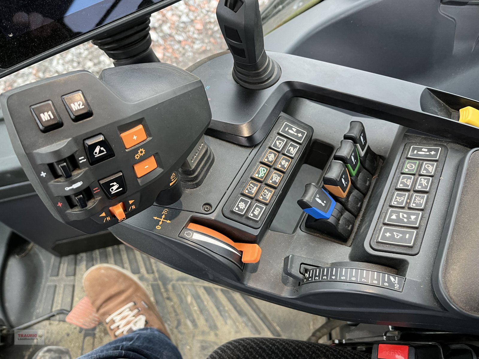 Traktor tip Valtra Q305, Gebrauchtmaschine in Mainburg/Wambach (Poză 15)