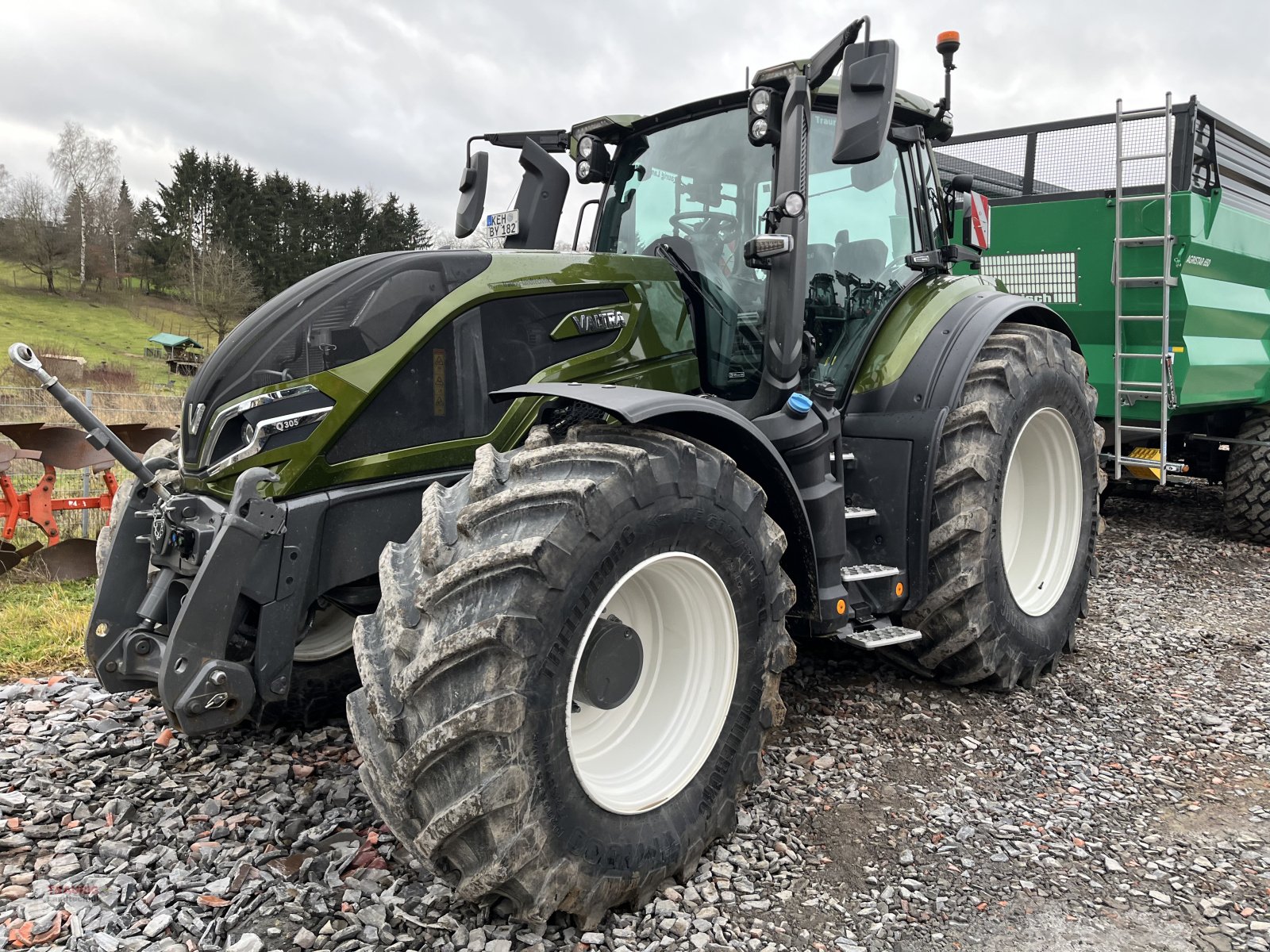 Traktor des Typs Valtra Q305, Gebrauchtmaschine in Mainburg/Wambach (Bild 21)