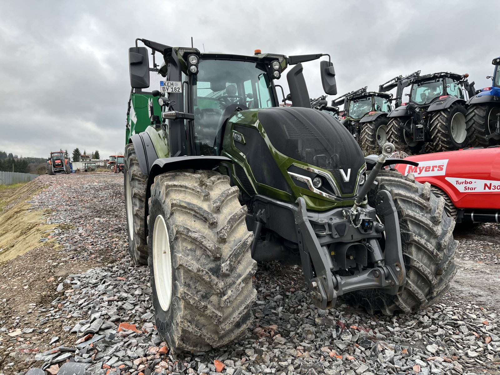 Traktor des Typs Valtra Q305, Gebrauchtmaschine in Mainburg/Wambach (Bild 23)