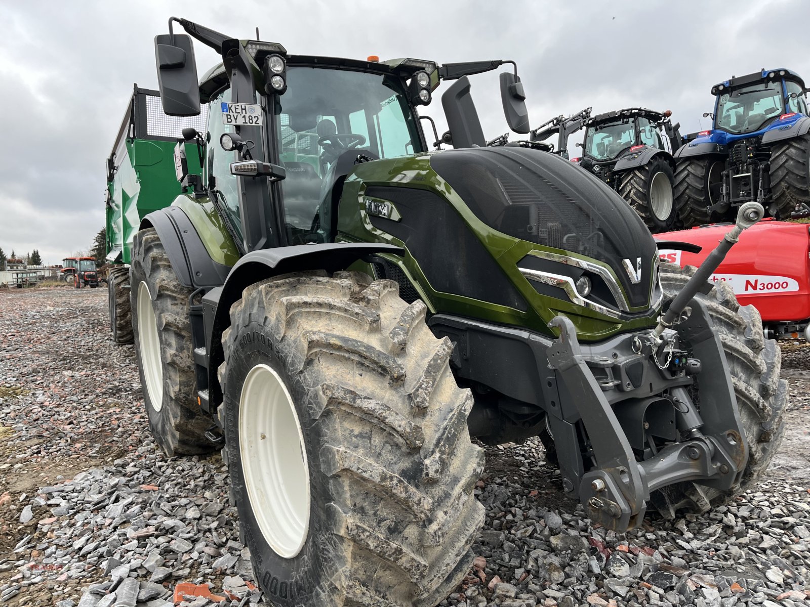 Traktor des Typs Valtra Q305, Gebrauchtmaschine in Mainburg/Wambach (Bild 24)