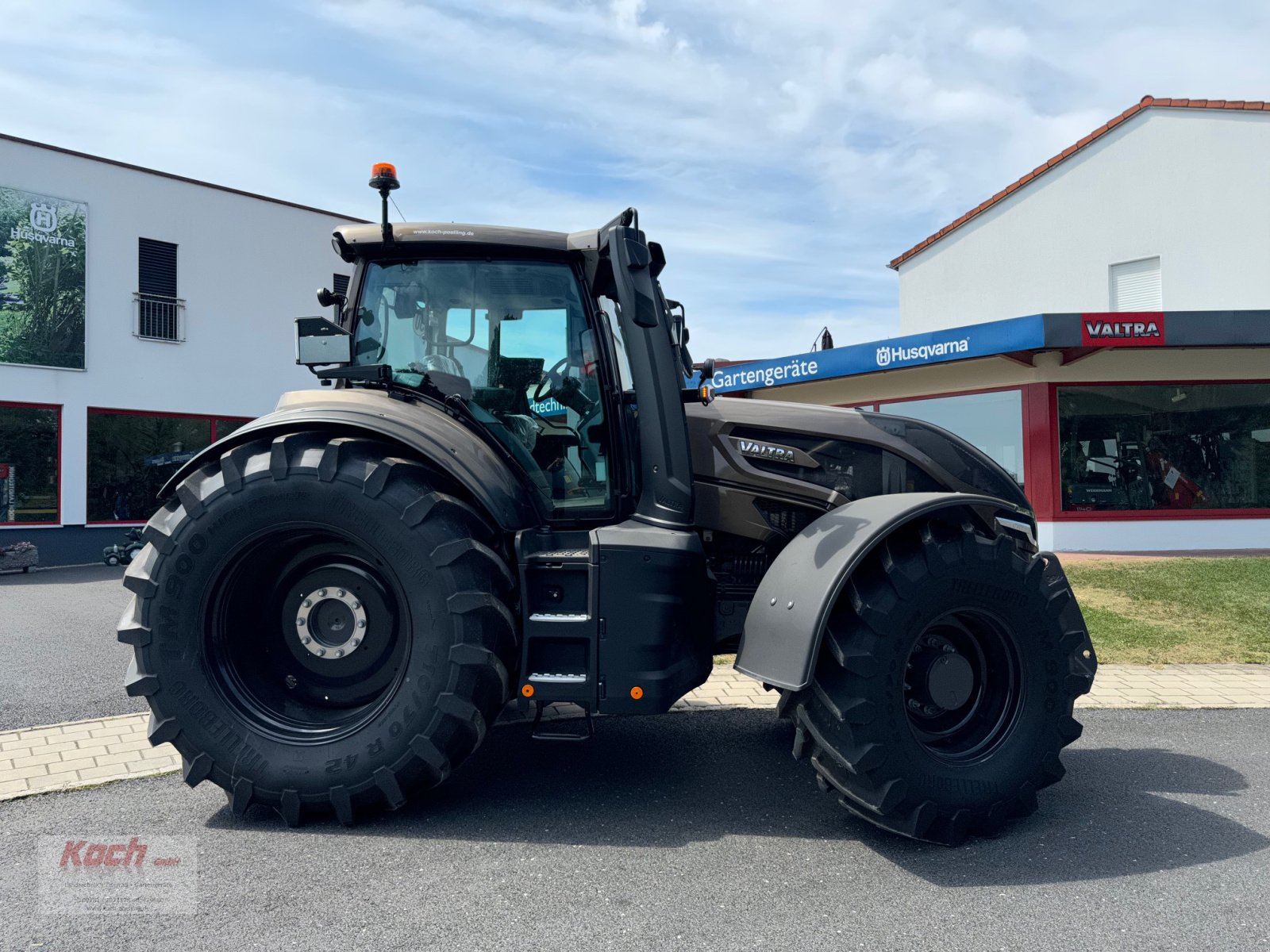 Traktor van het type Valtra Q305, Neumaschine in Neumarkt / Pölling (Foto 2)