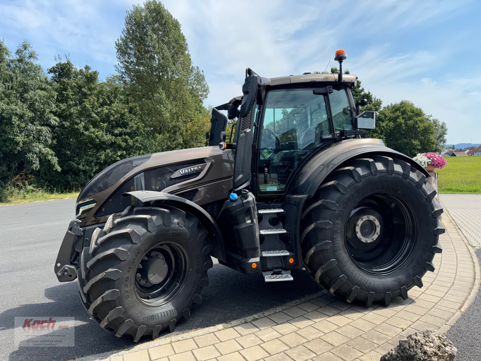 Traktor des Typs Valtra Q305, Neumaschine in Neumarkt / Pölling (Bild 7)