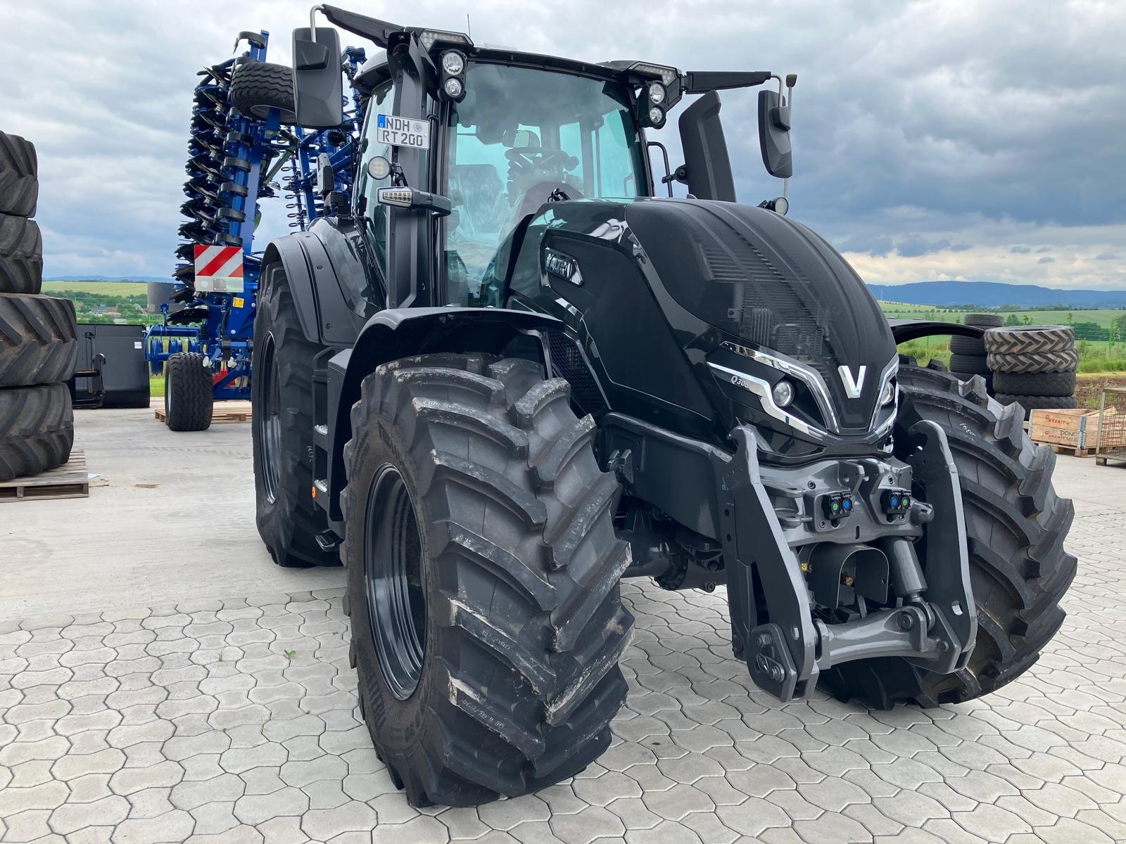 Traktor des Typs Valtra Q305, Gebrauchtmaschine in Untermaßfeld (Bild 3)