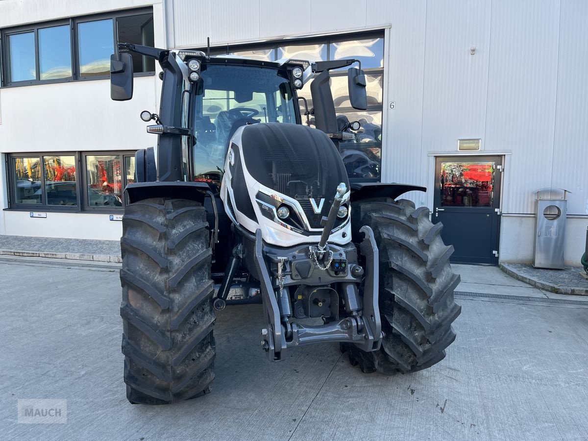 Traktor του τύπου Valtra Q305, Vorführmaschine σε Burgkirchen (Φωτογραφία 2)