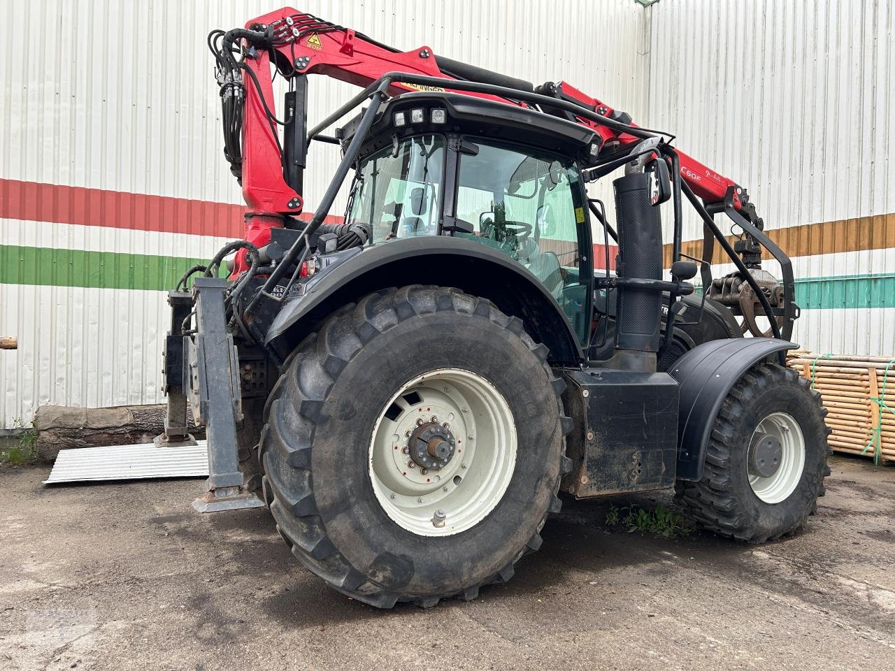 Traktor des Typs Valtra S 274 Forstkran Forstausstattung, Gebrauchtmaschine in Pragsdorf (Bild 2)