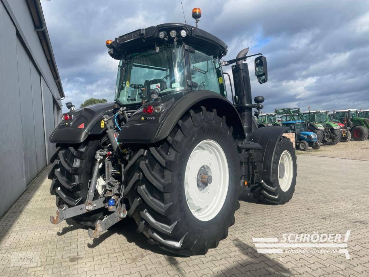 Traktor of the type Valtra S 294 D SMARTTOUCH, Gebrauchtmaschine in Wildeshausen (Picture 3)