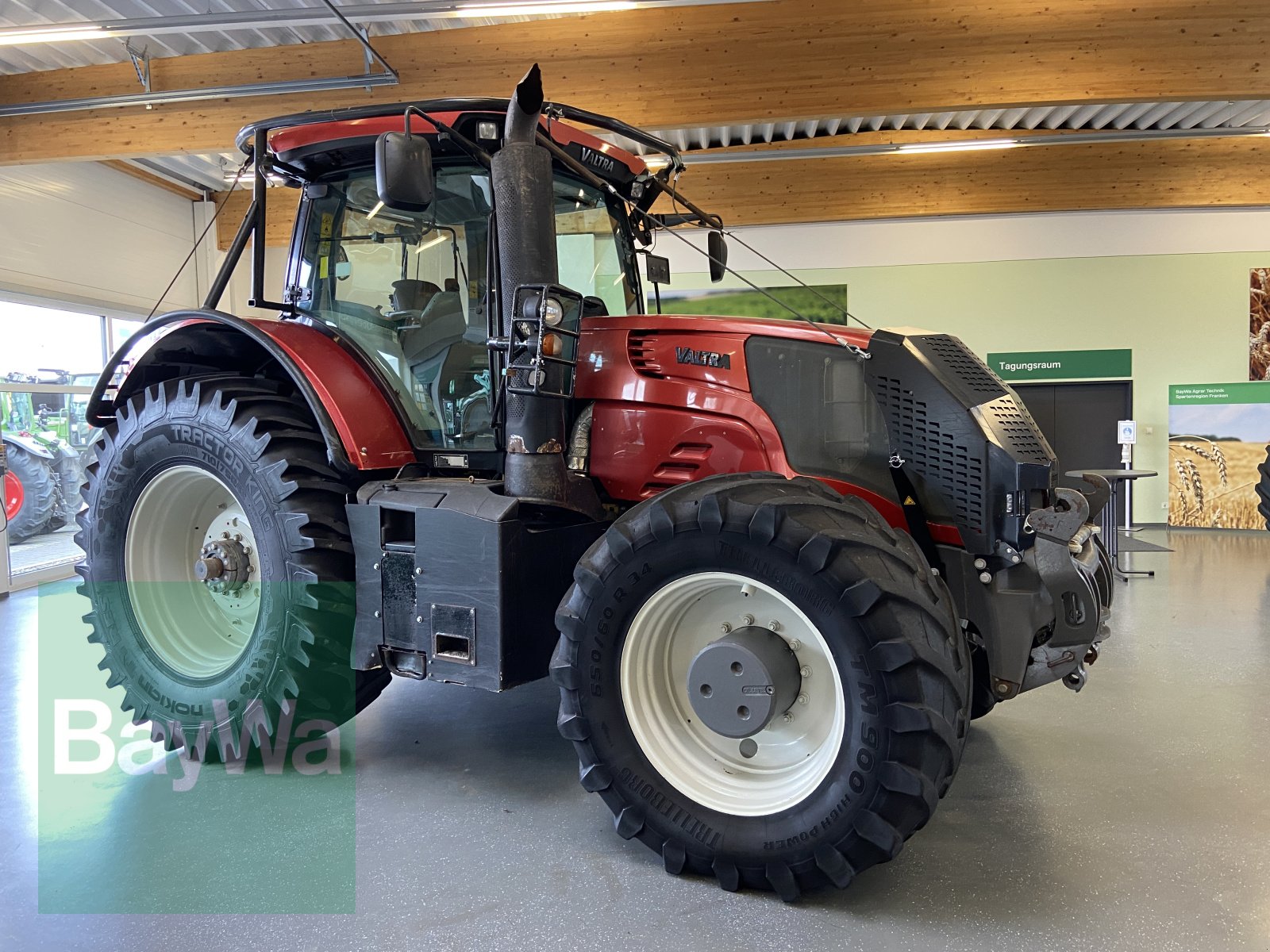 Traktor tipa Valtra S 353 mit Forstumbau, Gebrauchtmaschine u Bamberg (Slika 1)