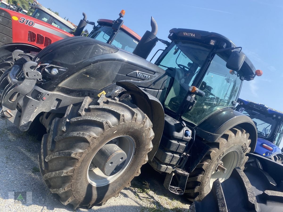 Traktor of the type Valtra S 374, Gebrauchtmaschine in Markt Hartmannsdorf (Picture 1)