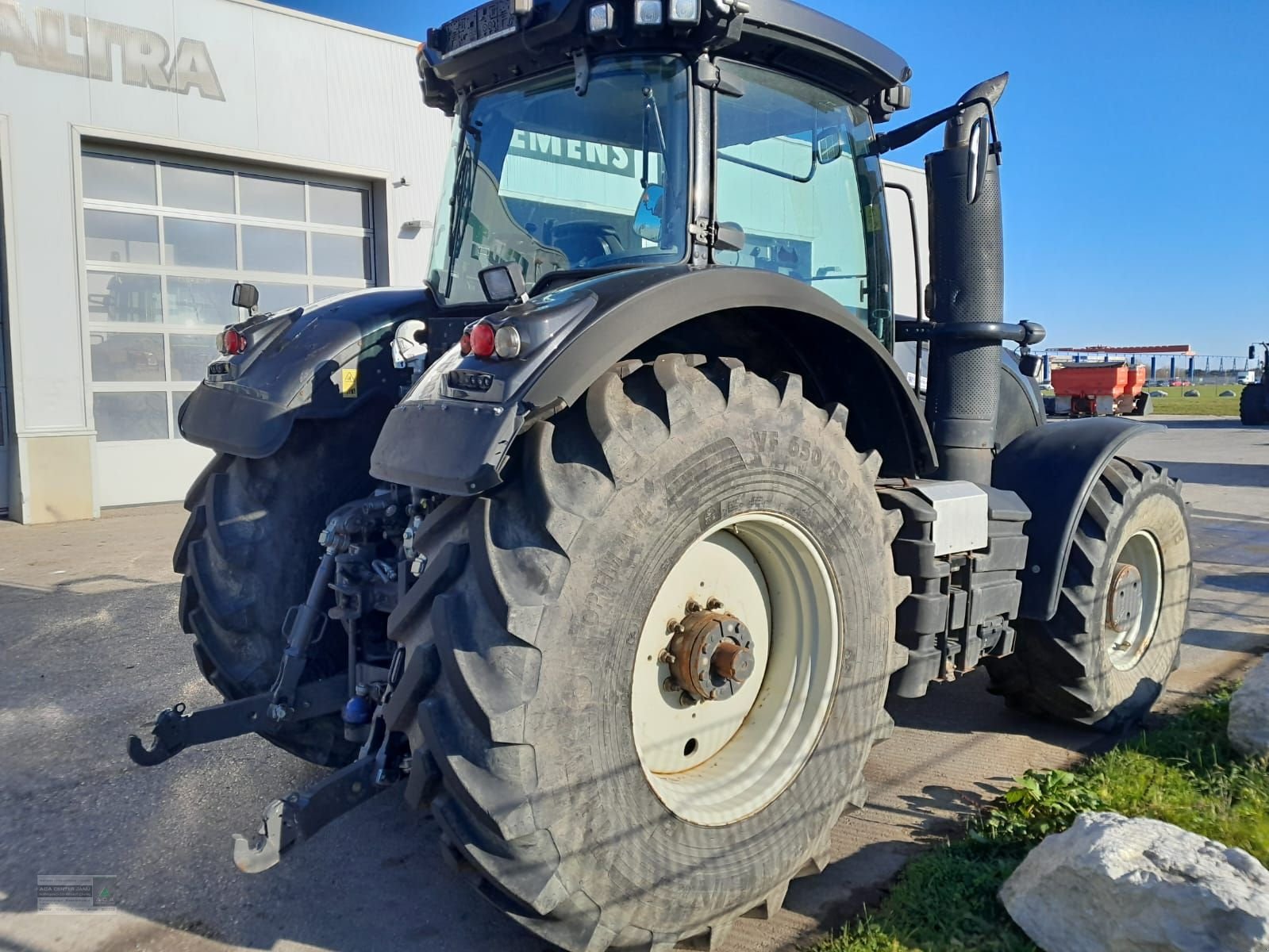 Traktor Türe ait Valtra S 374, Gebrauchtmaschine içinde Gerasdorf (resim 5)