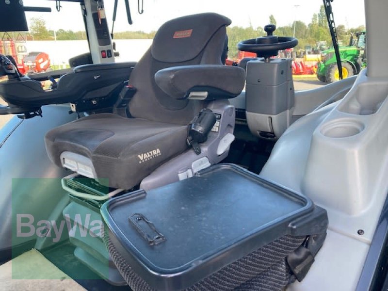 Traktor du type Valtra S 374, Gebrauchtmaschine en Großweitzschen  (Photo 10)