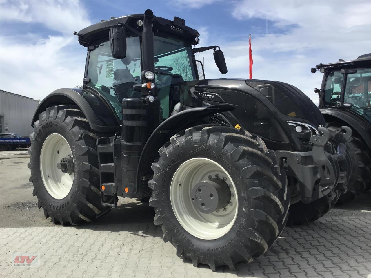 Traktor Türe ait Valtra S 394 TW, Neumaschine içinde Eggenfelden (resim 4)