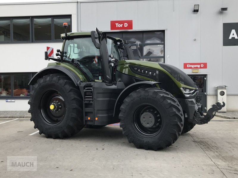 Traktor of the type Valtra S 416, Vorführmaschine in Burgkirchen (Picture 1)