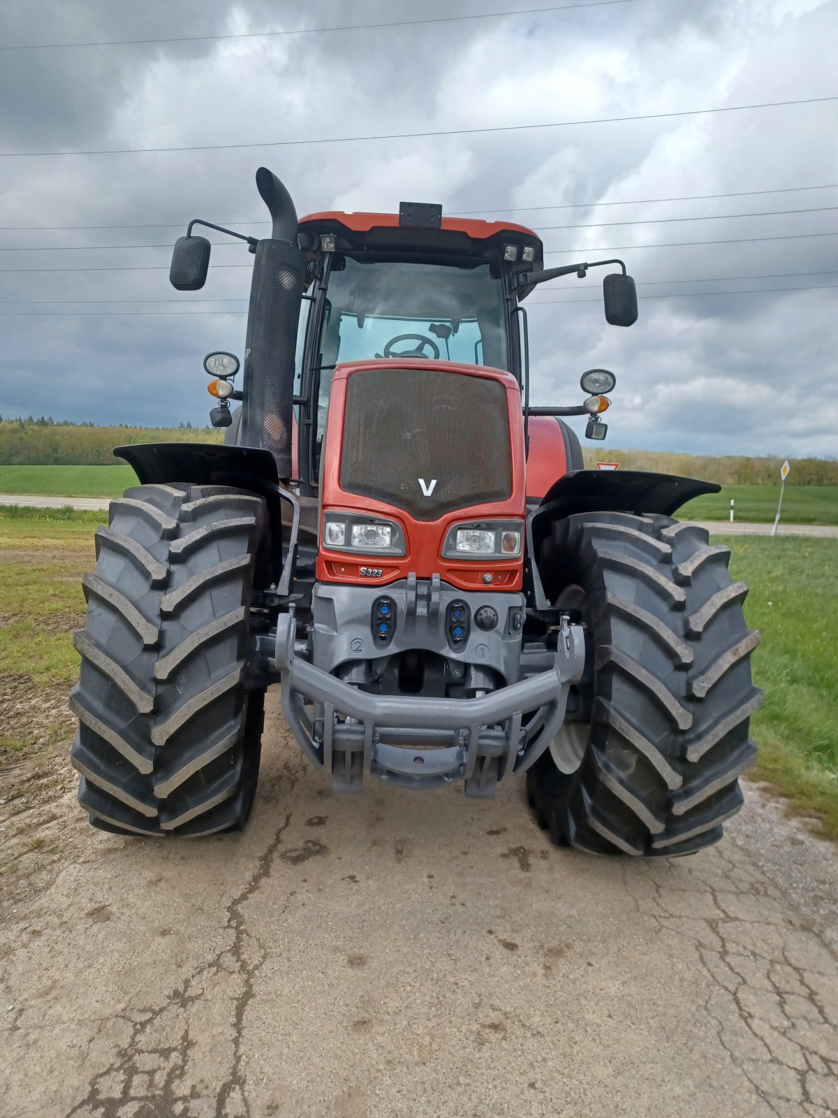 Traktor του τύπου Valtra S323, Gebrauchtmaschine σε Uffenheim (Φωτογραφία 2)