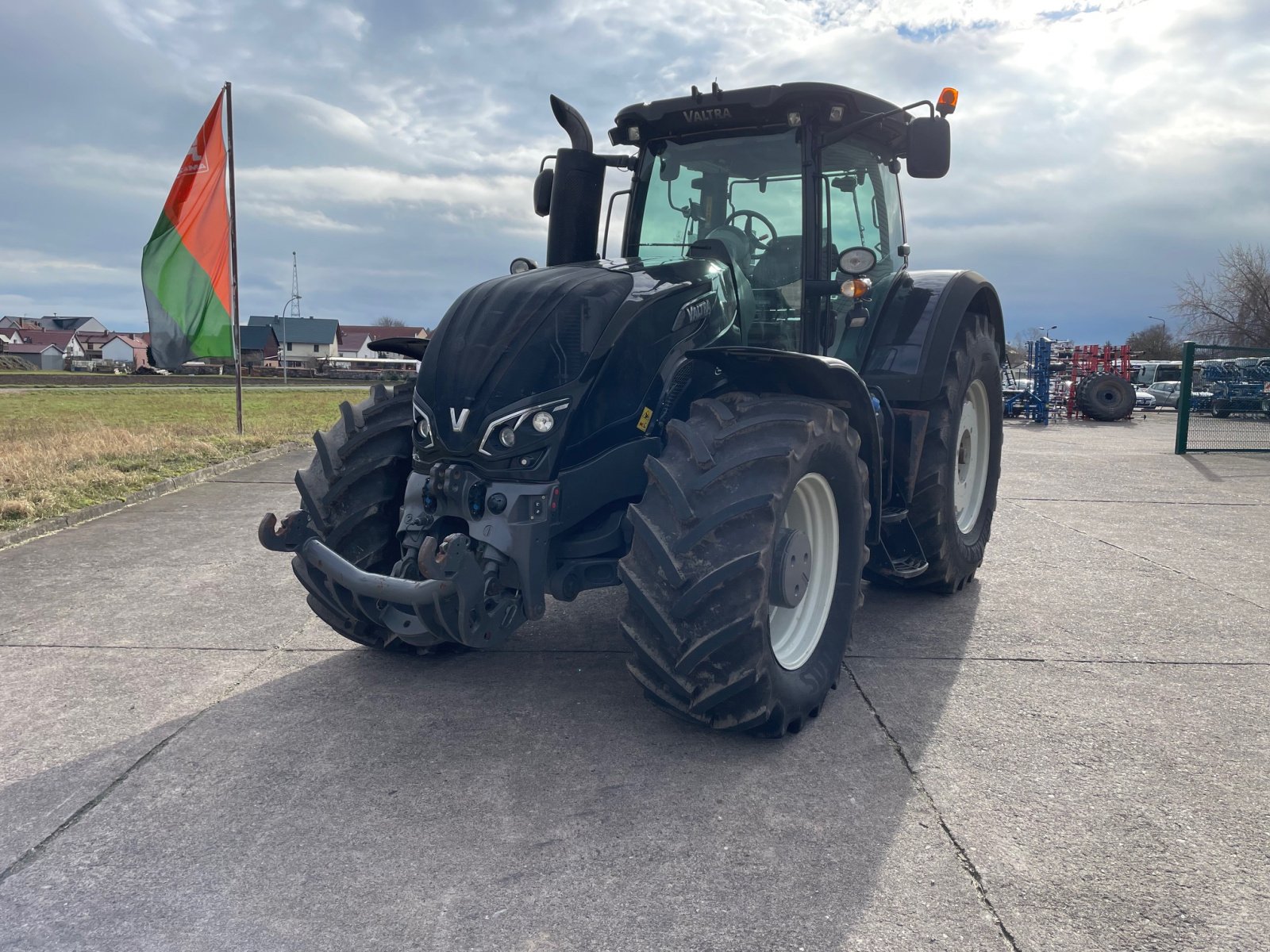 Traktor типа Valtra S354, Gebrauchtmaschine в Ebeleben (Фотография 2)