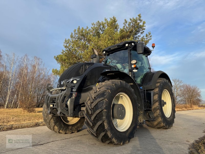 Traktor of the type Valtra S374, Gebrauchtmaschine in Löbau (Picture 1)