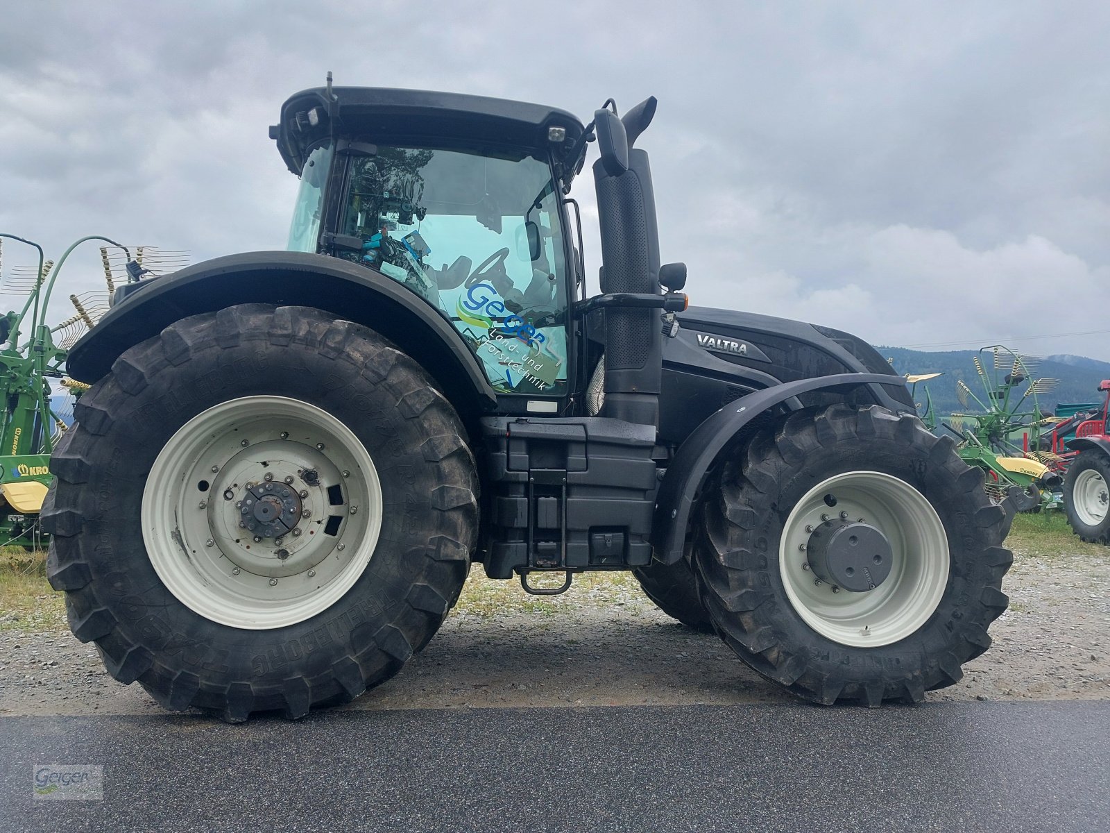 Traktor typu Valtra S374, Gebrauchtmaschine w Drachselsried (Zdjęcie 2)