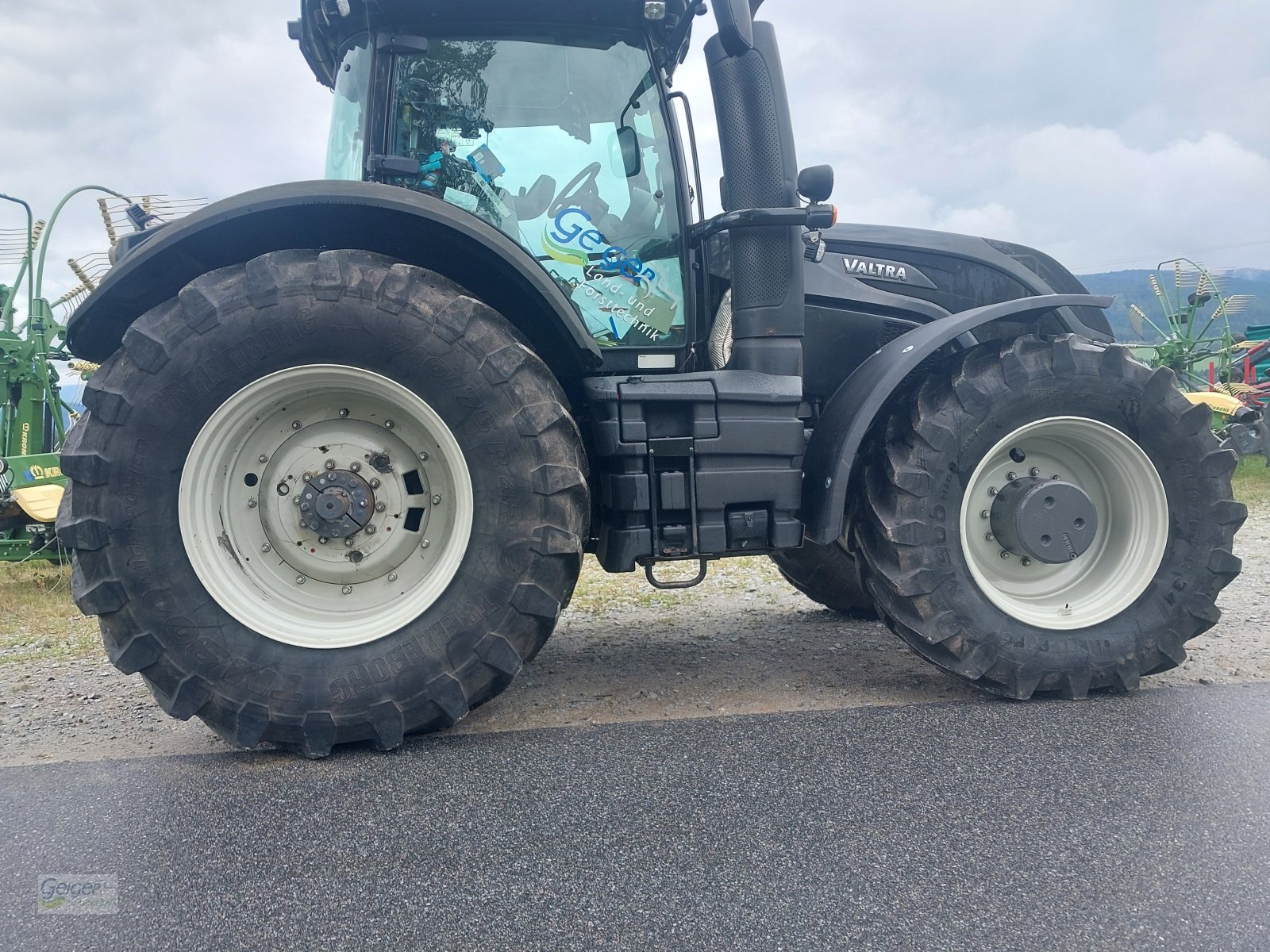 Traktor du type Valtra S374, Gebrauchtmaschine en Drachselsried (Photo 3)