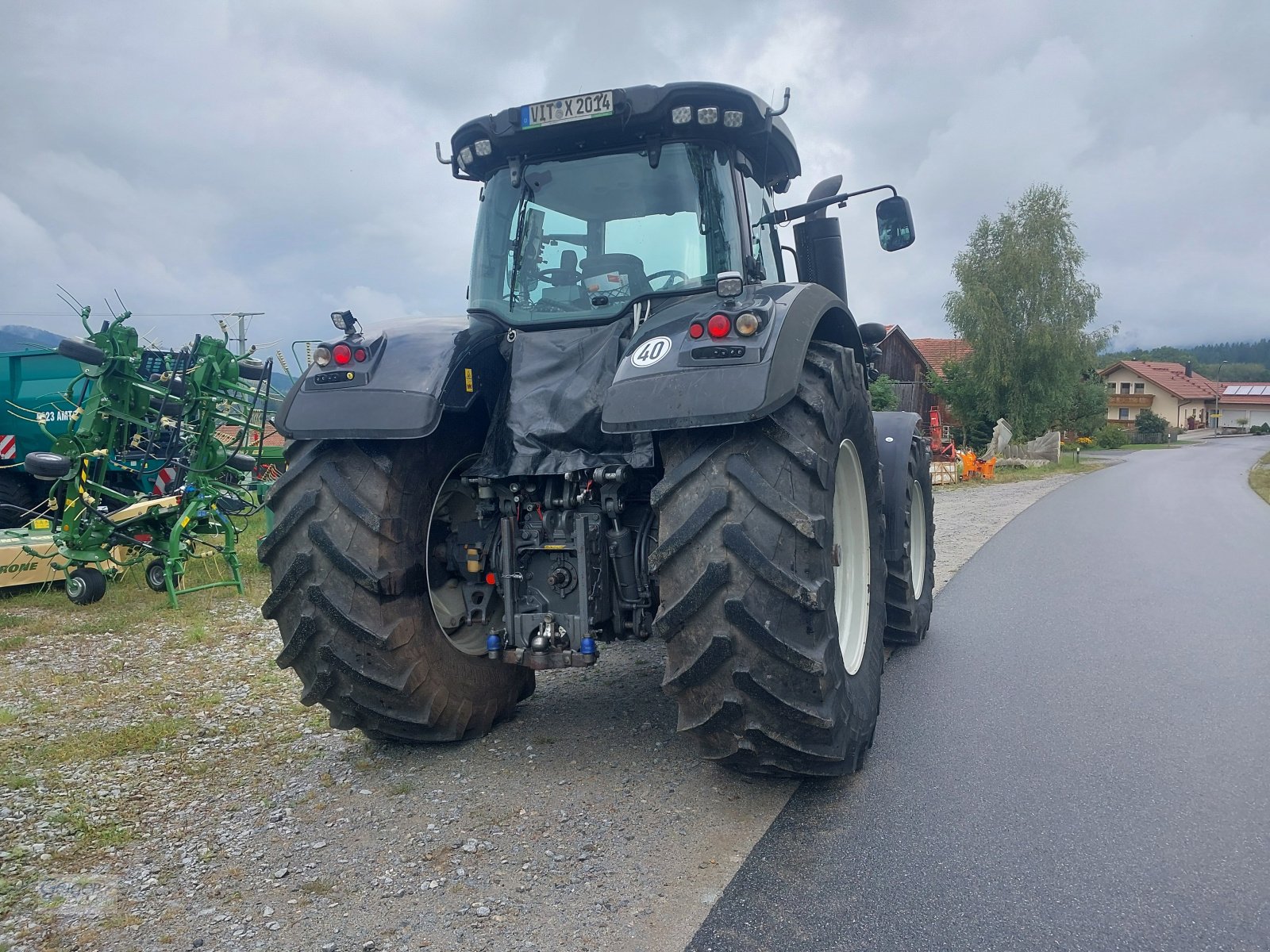 Traktor типа Valtra S374, Gebrauchtmaschine в Drachselsried (Фотография 4)