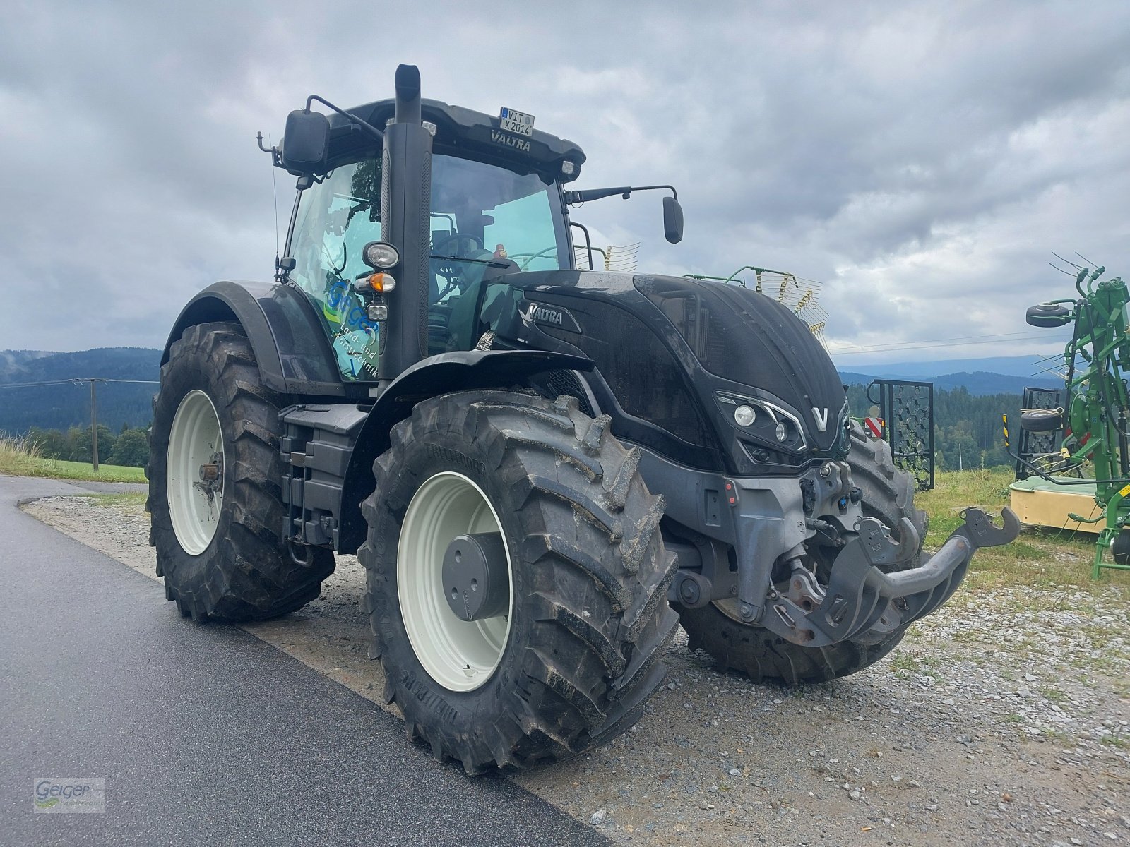 Traktor tip Valtra S374, Gebrauchtmaschine in Drachselsried (Poză 1)