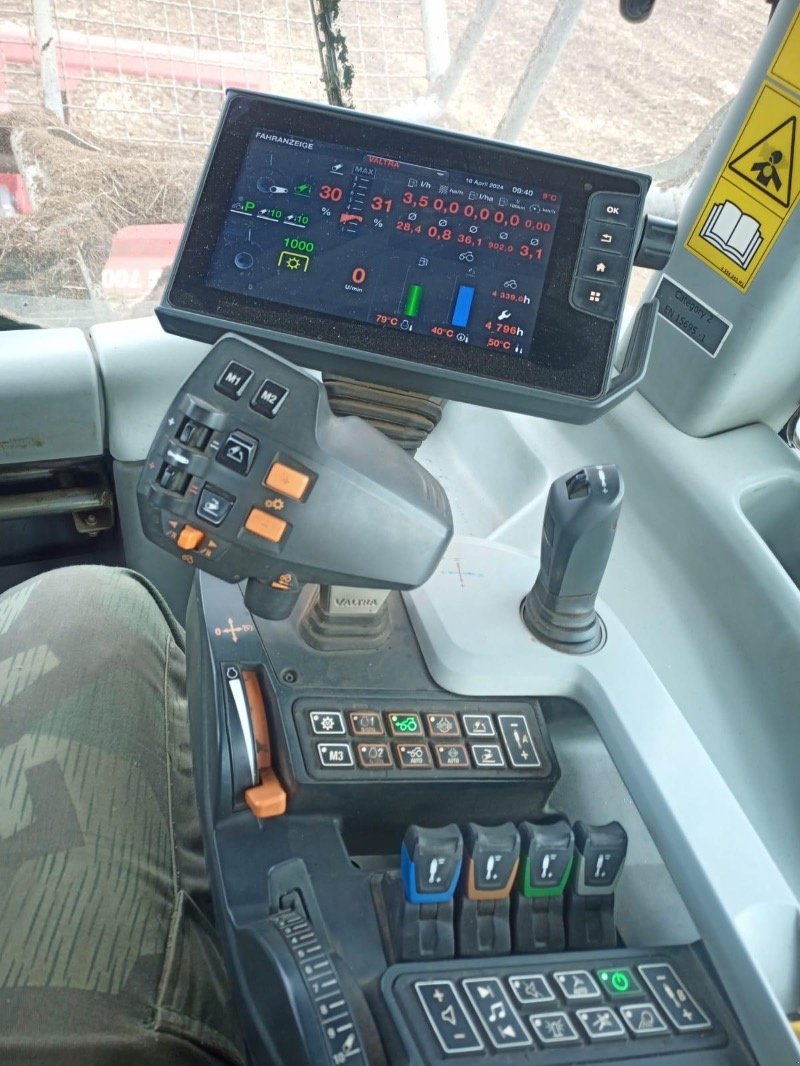 Traktor tip Valtra S374, Gebrauchtmaschine in Bad Oldesloe (Poză 10)