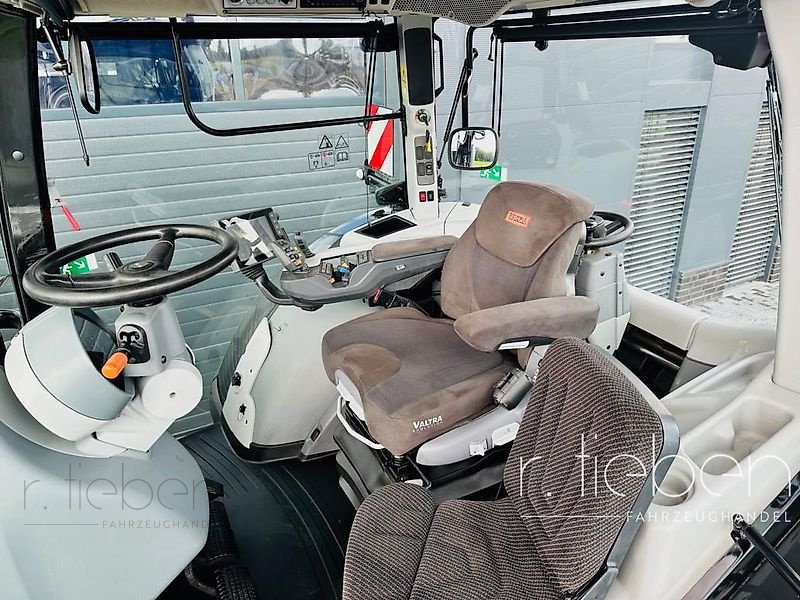 Traktor типа Valtra S394 mit Rüfa - NUR 2600 Stunden -, Gebrauchtmaschine в Haren (Фотография 4)