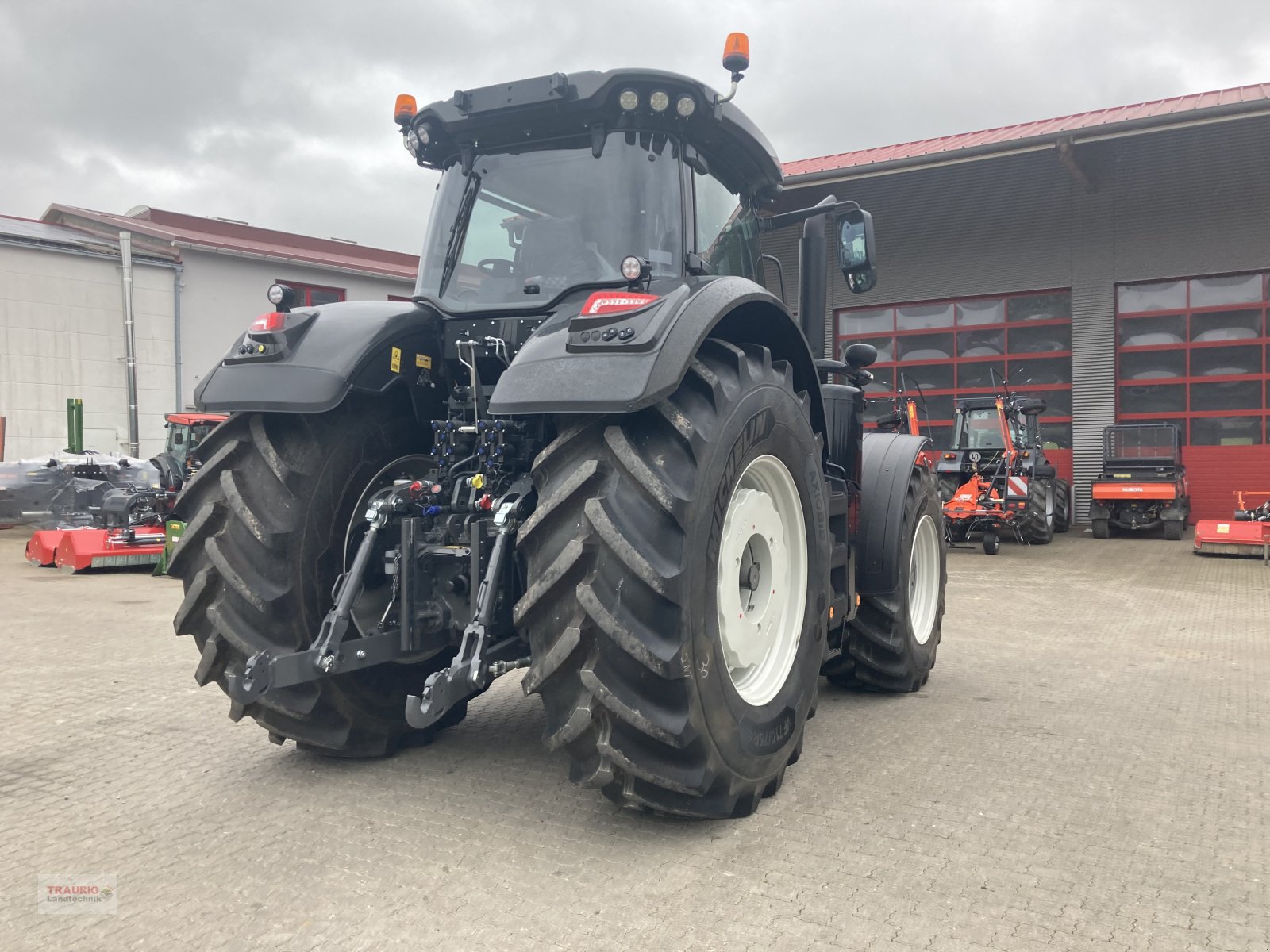 Traktor typu Valtra S394 mit Rüfa, Neumaschine v Mainburg/Wambach (Obrázek 11)