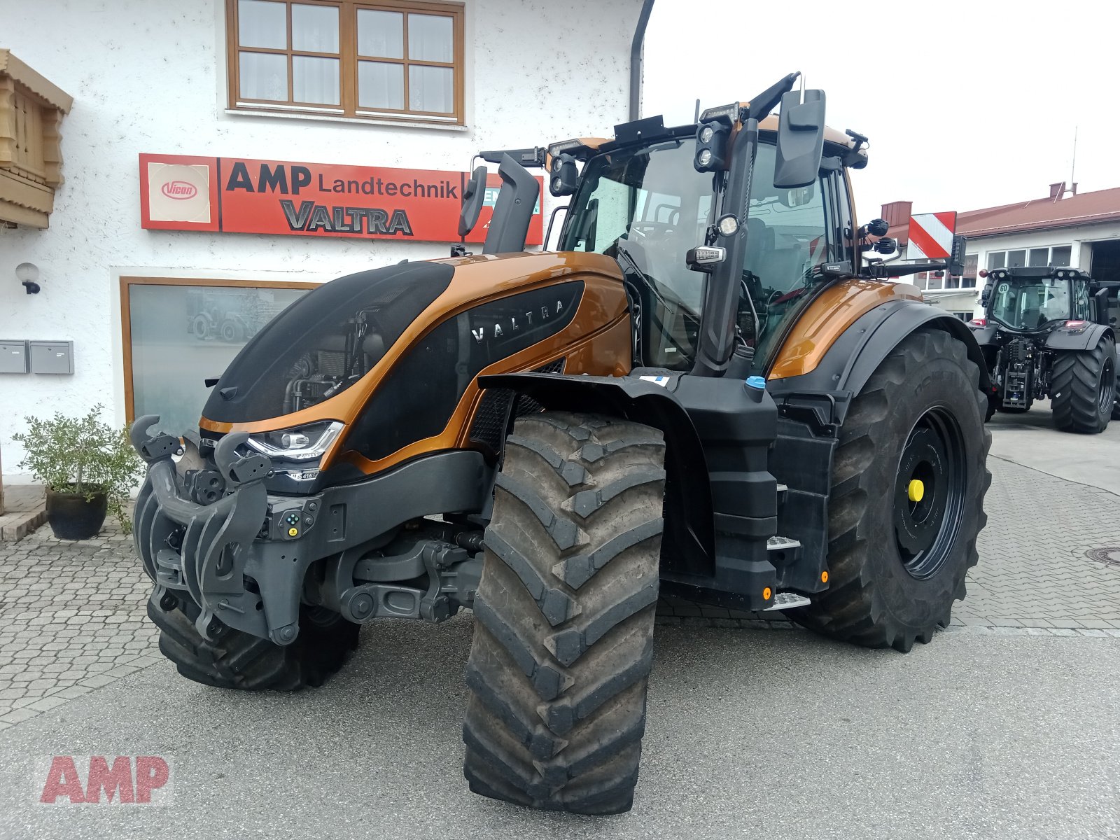 Traktor of the type Valtra S416, Neumaschine in Teising (Picture 1)