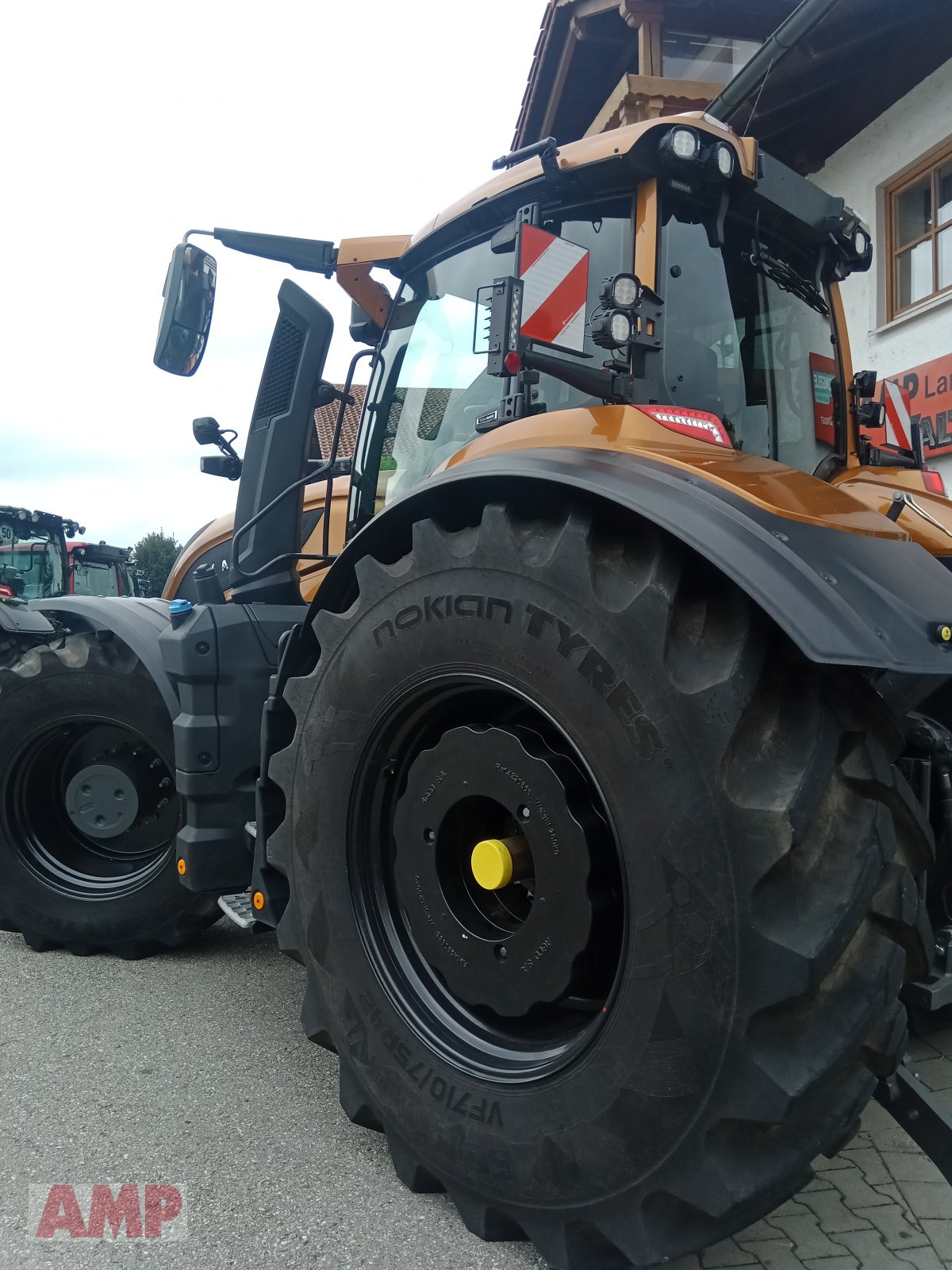 Traktor of the type Valtra S416, Neumaschine in Teising (Picture 5)