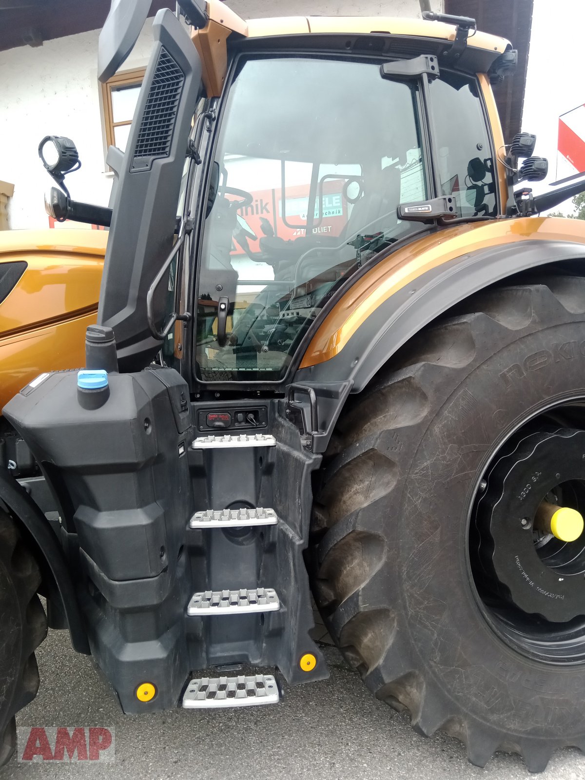 Traktor of the type Valtra S416, Neumaschine in Teising (Picture 7)