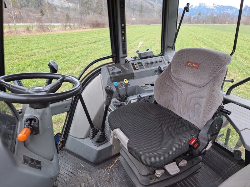 Traktor of the type Valtra T 120 C Traktor, Gebrauchtmaschine in Chur (Picture 8)