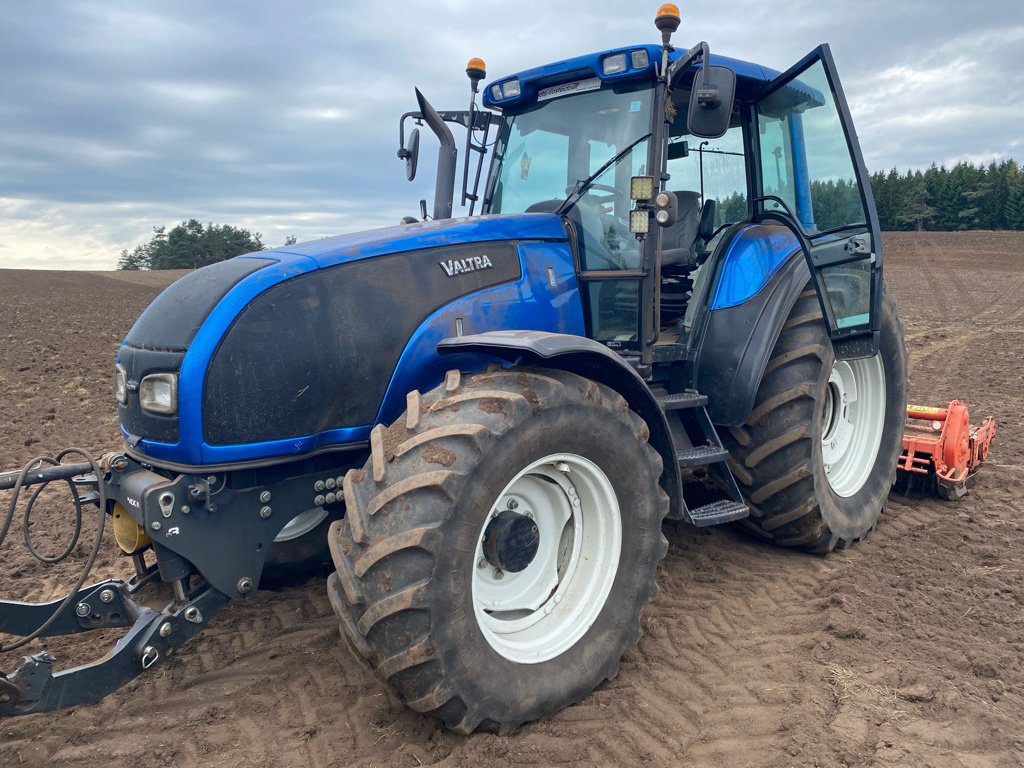 Traktor des Typs Valtra T 130 HI TECH, Gebrauchtmaschine in MEYMAC (Bild 1)