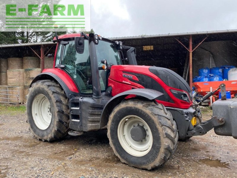 Traktor of the type Valtra t 144 active, Gebrauchtmaschine in Ytrac (Picture 1)