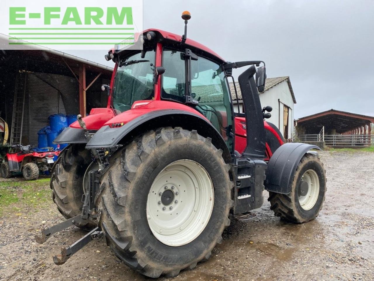 Traktor van het type Valtra t 144 active, Gebrauchtmaschine in Ytrac (Foto 3)