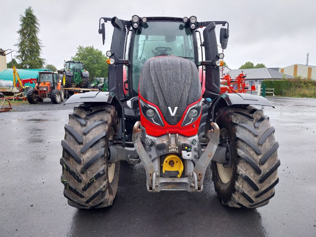 Traktor del tipo Valtra T 144 ACTIVE, Gebrauchtmaschine In MAURIAC (Immagine 4)