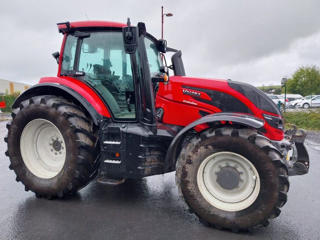 Traktor del tipo Valtra T 144 ACTIVE, Gebrauchtmaschine In MAURIAC (Immagine 2)