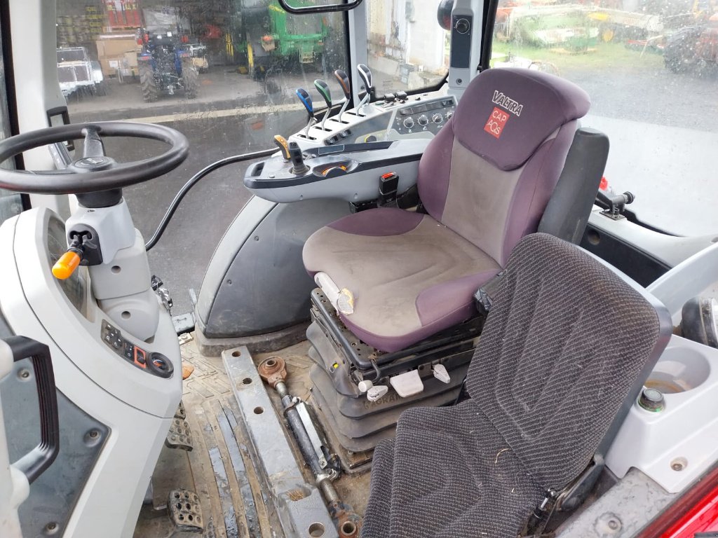 Traktor del tipo Valtra T 144 ACTIVE, Gebrauchtmaschine In MAURIAC (Immagine 7)