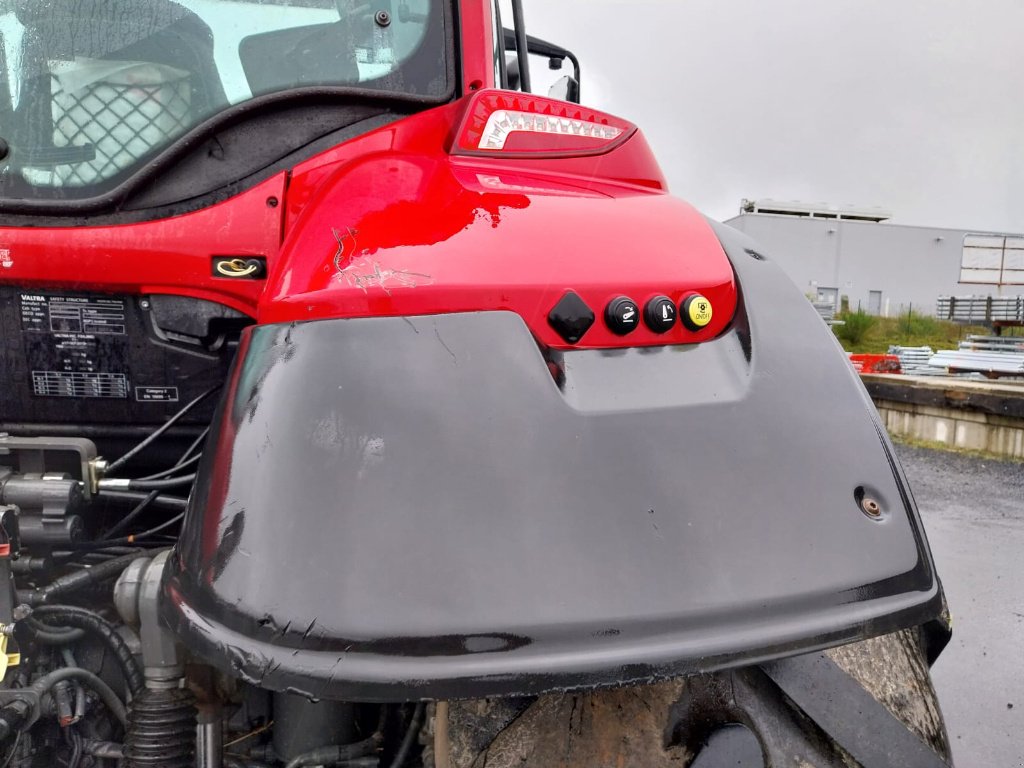 Traktor del tipo Valtra T 144 ACTIVE, Gebrauchtmaschine In MAURIAC (Immagine 5)